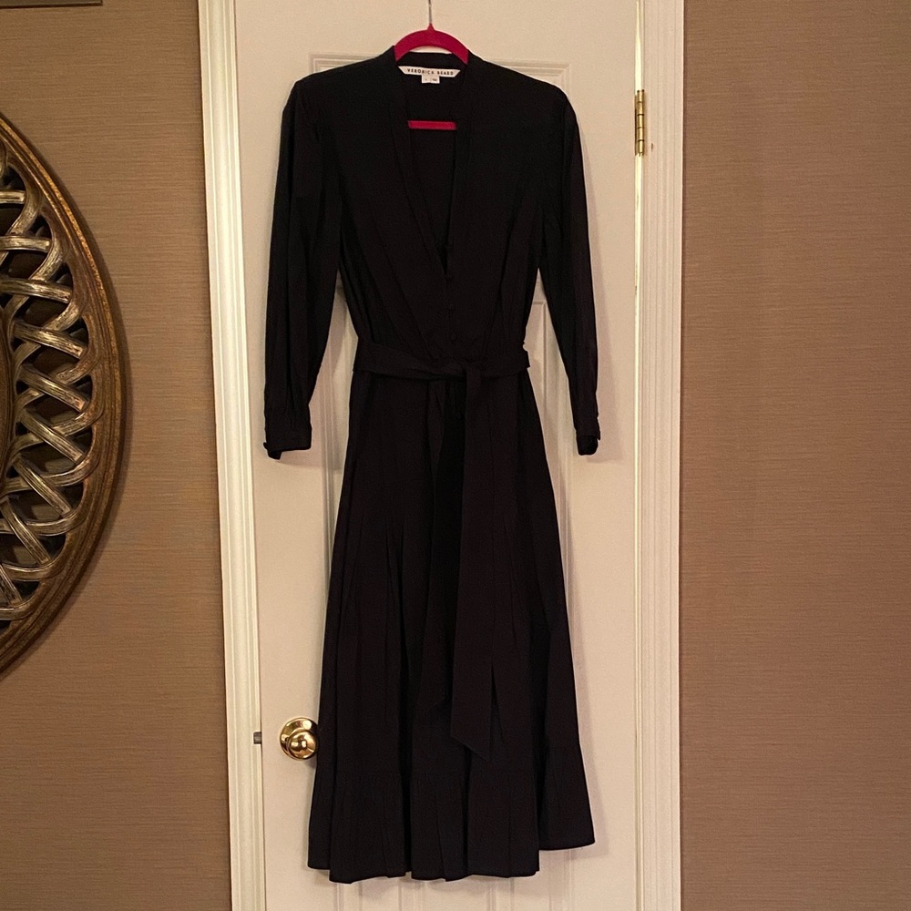 NWOT Veronica Beard Black Dress with belt at waist, size 6
